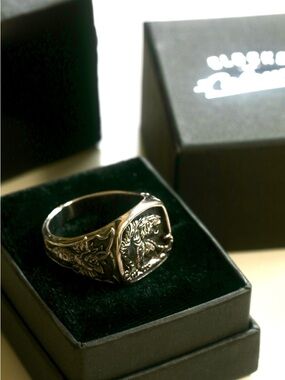 Men's Silver Lion Signet Ring - Detailed Relief Design size 14